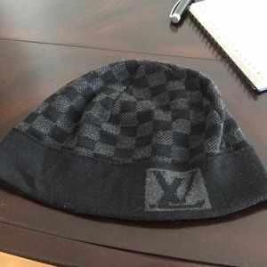 LV skully hat